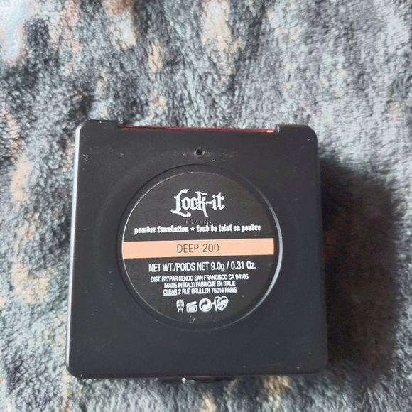 Brand new KVD Lock it powder - Picture 2 of 4